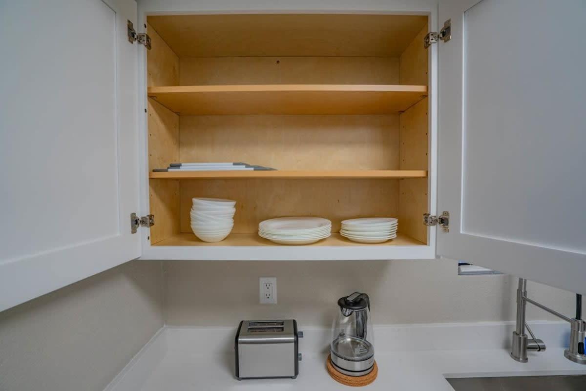 Unique 2bd - Parking, Gym, Pool - Sleeps 8 - 5min Casino Apartment