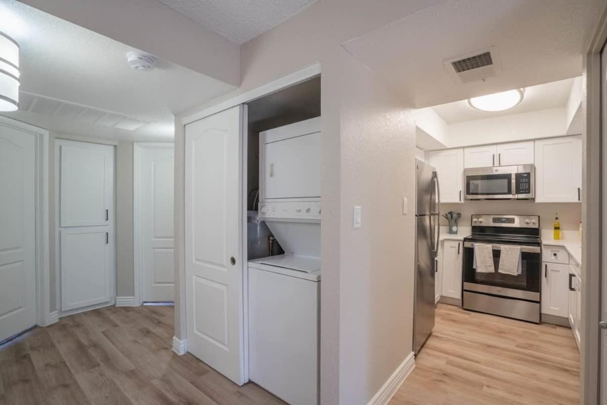 Apartment Unique 2bd - Parking, Gym, Pool - Sleeps 8 - 5min Casino Scottsdale