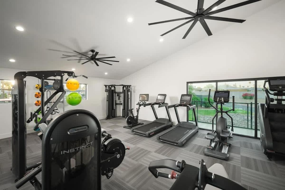 Unique 2bd - Parking, Gym, Pool - Sleeps 8 - 5min Casino Scottsdale