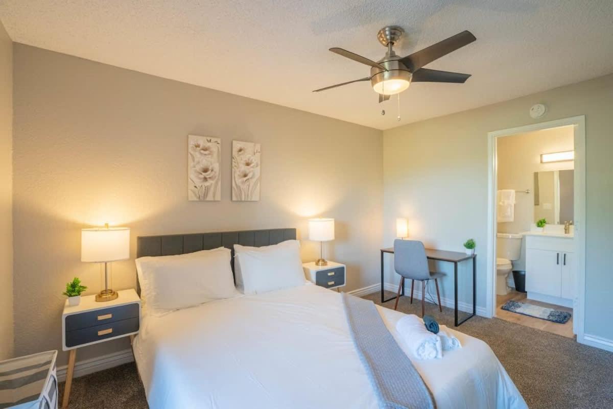 Unique 2bd - Parking, Gym, Pool - Sleeps 8 - 5min Casino Apartment