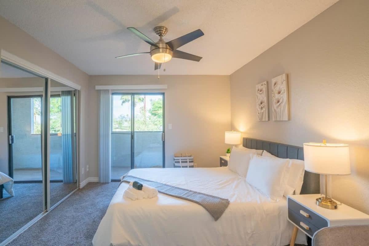 Apartment Unique 2bd - Parking, Gym, Pool - Sleeps 8 - 5min Casino